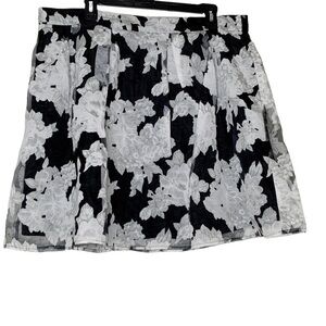 FOREVER 21+ black and white full skirt. Mini length. Size 2X